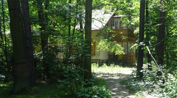  Willa Otradno,  czyli tzw. „Drewniak”, pierwszy dom zakupiony przez Piłsudskich w Sulejówku.  