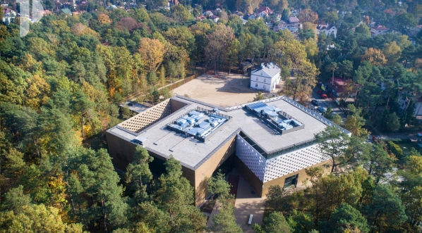  Widok lotniczy kompleksu Muzeum Józefa Piłsudskiego w Sulejówku.  