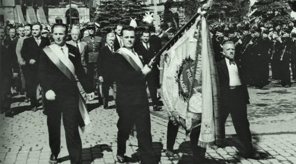  Defilada na  placu Zamkowym podczas XII Zjazdu Związku Legionistów Polskich 6.08.1933 r.  