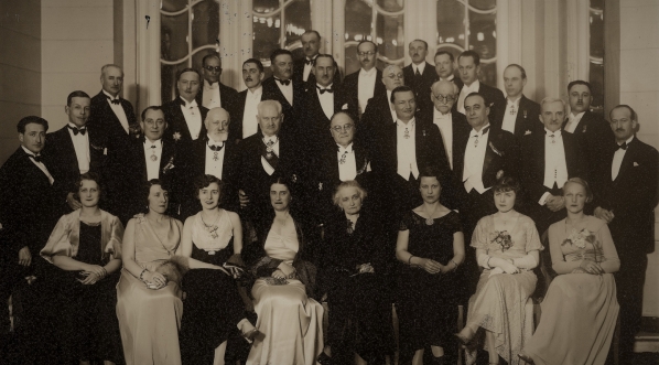  Uczestnicy przyjęcia wydanego na cześć gości francuskich podczas Międzynarodowych Targów Poznańskich w 1933 r.  