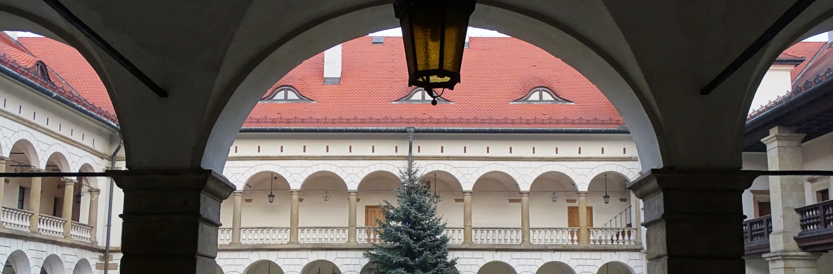  POMNIKI ARCHITEKTURY - zamek w Niepołomicach.  