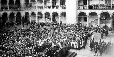 POETA RÓWNY KRÓLOM