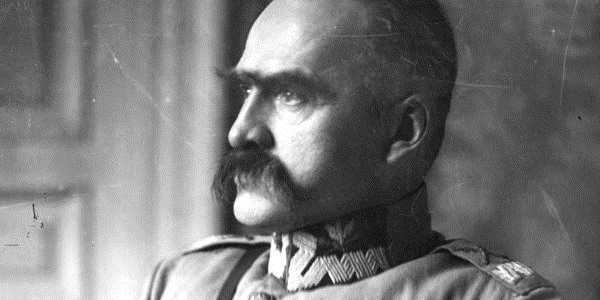 PIERWSZY MARSZAŁEK CZYNI CUDA