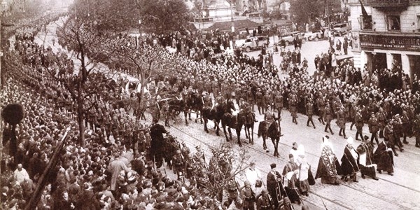 ZASŁUŻYŁ NA WAWEL, KOPIEC I PAMIĘĆ