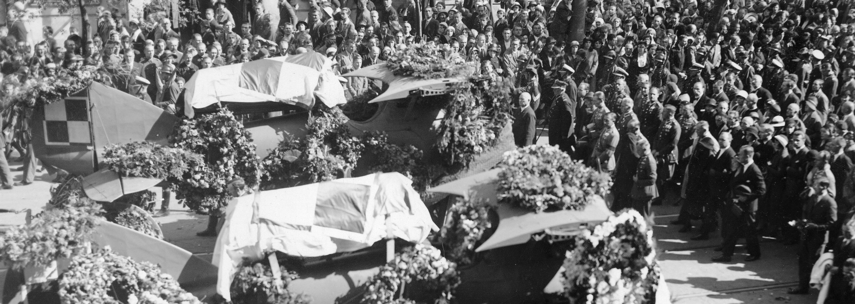 ULUBIEŃCY BOGÓW ODCHODZĄ MŁODO