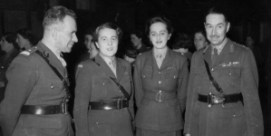 Promocja w szkole oficerskiej Pomocniczej Wojskowej Służby Kobiet w Windsorze 11.04.1945 r.