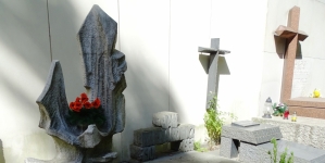 <%# $this->DataItem->marArticleFrom->title %