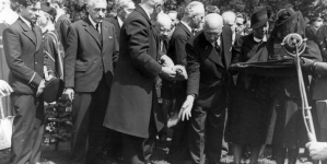 <%# $this->DataItem->marArticleFrom->title %