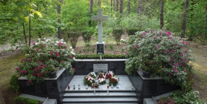 <%# $this->DataItem->marArticleFrom->title %