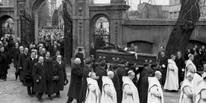 <%# $this->DataItem->marArticleFrom->title %