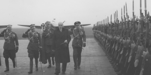 <%# $this->DataItem->marArticleFrom->title %