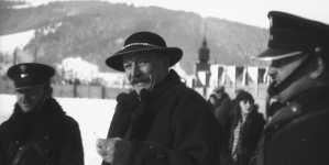 <%# $this->DataItem->marArticleFrom->title %