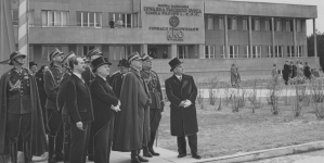 <%# $this->DataItem->marArticleFrom->title %