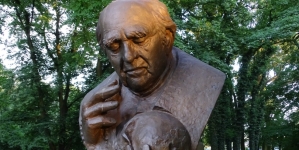 <%# $this->DataItem->marArticleFrom->title %