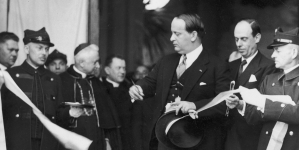 <%# $this->DataItem->marArticleFrom->title %