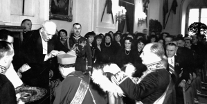 <%# $this->DataItem->marArticleFrom->title %