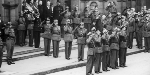 <%# $this->DataItem->marArticleFrom->title %