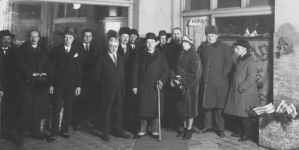 <%# $this->DataItem->marArticleFrom->title %