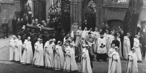 <%# $this->DataItem->marArticleFrom->title %