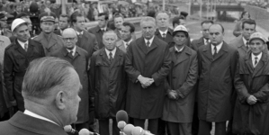 <%# $this->DataItem->marArticleFrom->title %