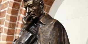 <%# $this->DataItem->marArticleFrom->title %