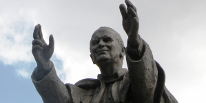 <%# $this->DataItem->marArticleFrom->title %