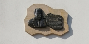 <%# $this->DataItem->marArticleFrom->title %