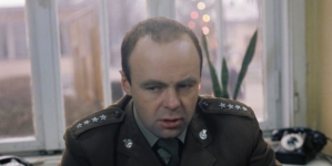 Stanisław Tym w filmie "Niespotykanie spokojny człowiek" z 1975 r.