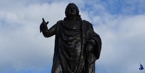 <%# $this->DataItem->marArticleFrom->title %