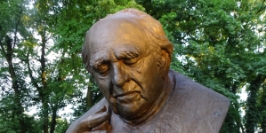 <%# $this->DataItem->marArticleFrom->title %