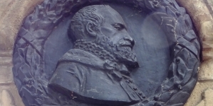 <%# $this->DataItem->marArticleFrom->title %