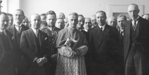 <%# $this->DataItem->marArticleFrom->title %