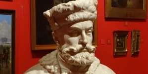 <%# $this->DataItem->marArticleFrom->title %