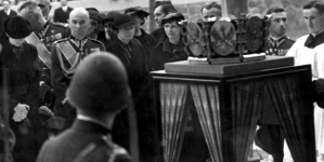 <%# $this->DataItem->marArticleFrom->title %