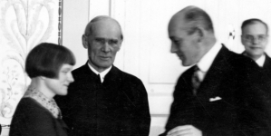 <%# $this->DataItem->marArticleFrom->title %