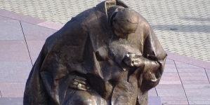 <%# $this->DataItem->marArticleFrom->title %