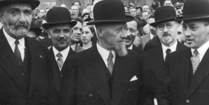 <%# $this->DataItem->marArticleFrom->title %