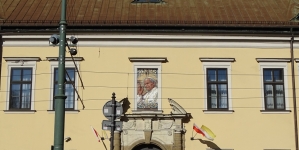 <%# $this->DataItem->marArticleFrom->title %