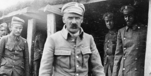 Józef Piłsudski w okopach 1 pułku piechoty Legionów Polskich nad Stochodem w sierpniu 1916 r.