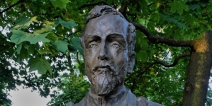 <%# $this->DataItem->marArticleFrom->title %