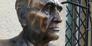 <%# $this->DataItem->marArticleFrom->title %