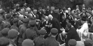 Poświęcenie kamienia węgielnego pod budowę ośrodka szkoleniowego Związku Strzeleckiego w Zakrzowie w 1929 roku.