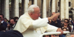 <%# $this->DataItem->marArticleFrom->title %