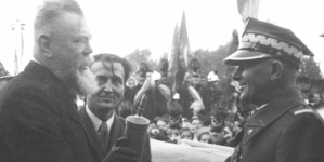 <%# $this->DataItem->marArticleFrom->title %