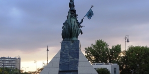 Pomnik Czynu Zbrojnego Polonii Amerykańskiej na Żoliborzu w Warszawie.