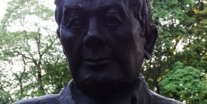 <%# $this->DataItem->marArticleFrom->title %