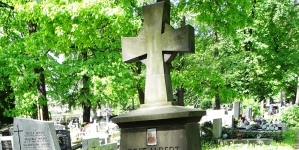 <%# $this->DataItem->marArticleFrom->title %