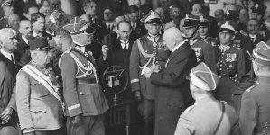 <%# $this->DataItem->marArticleFrom->title %