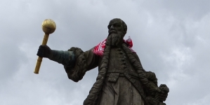 <%# $this->DataItem->marArticleFrom->title %