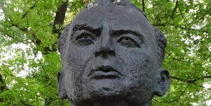 Popiersie gen. Leopolda Okulickiego z jego pomnika w parku Jordana w  Krakowie.